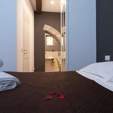 Vicolo Delle Belle Suite Terracina Bagian luar foto