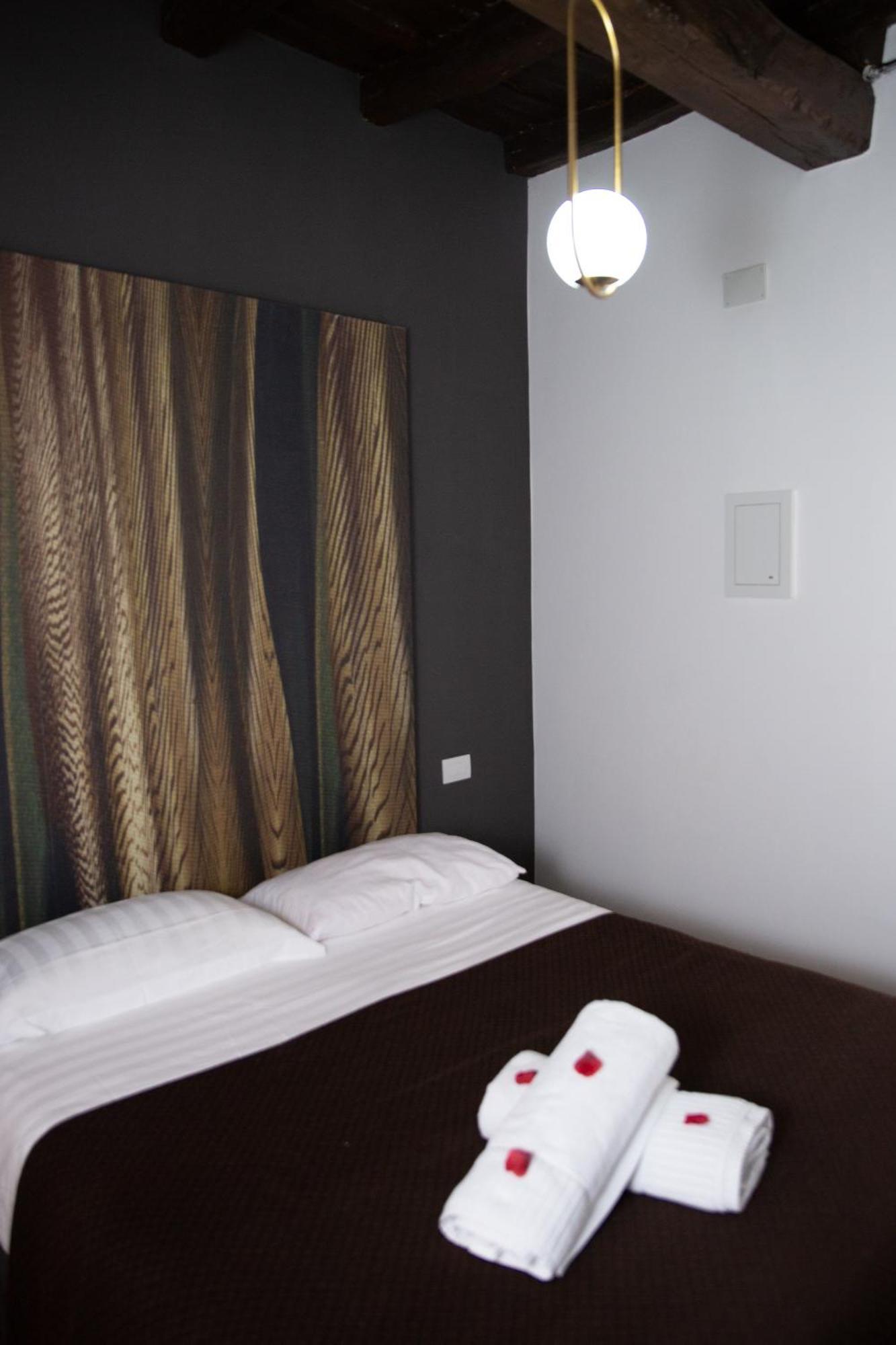 Vicolo Delle Belle Suite Terracina Bagian luar foto
