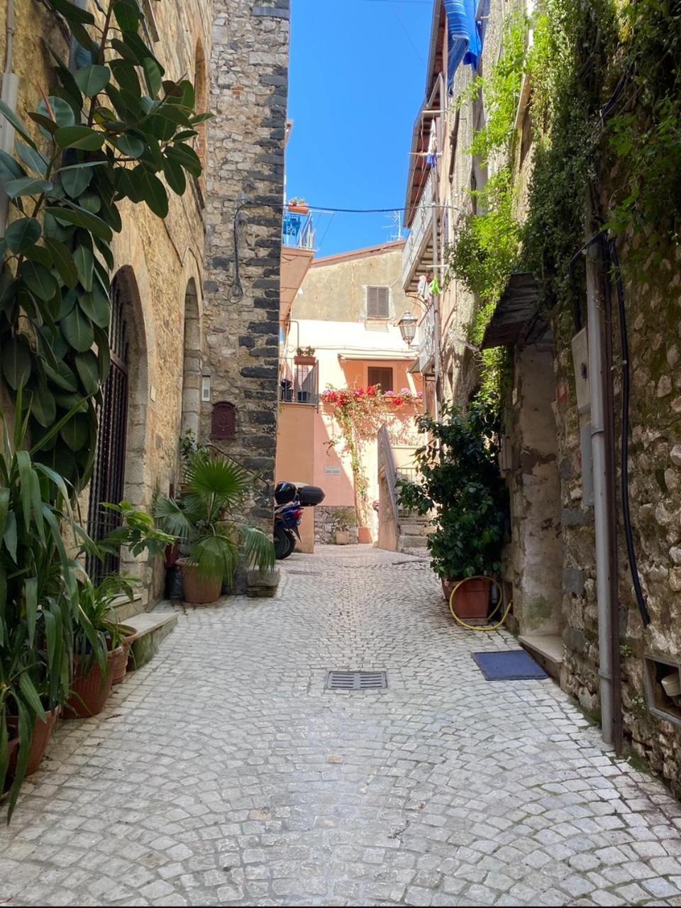 Vicolo Delle Belle Suite Terracina Bagian luar foto